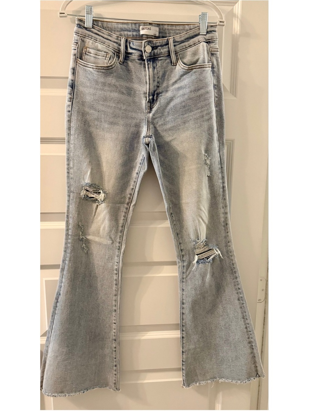 NWOT BAYEAS Light Wash Distressed Flare Raw Hem Jeans Size 28